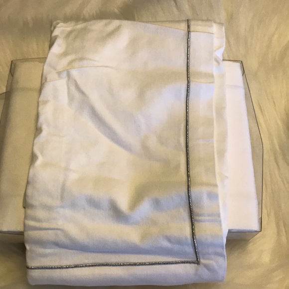 New Two sets of six POTTERY BARN silver trim napkins.
100% Cotton - Picture 5 of 6